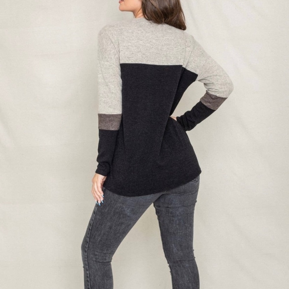 Knot Colorblock Tunic - Picture 3 of 4